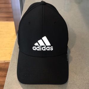 Men’s black adidas hat size S/M